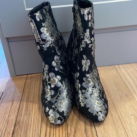 Indigo Rd Brooke Black Booties - Picture 9 of 12